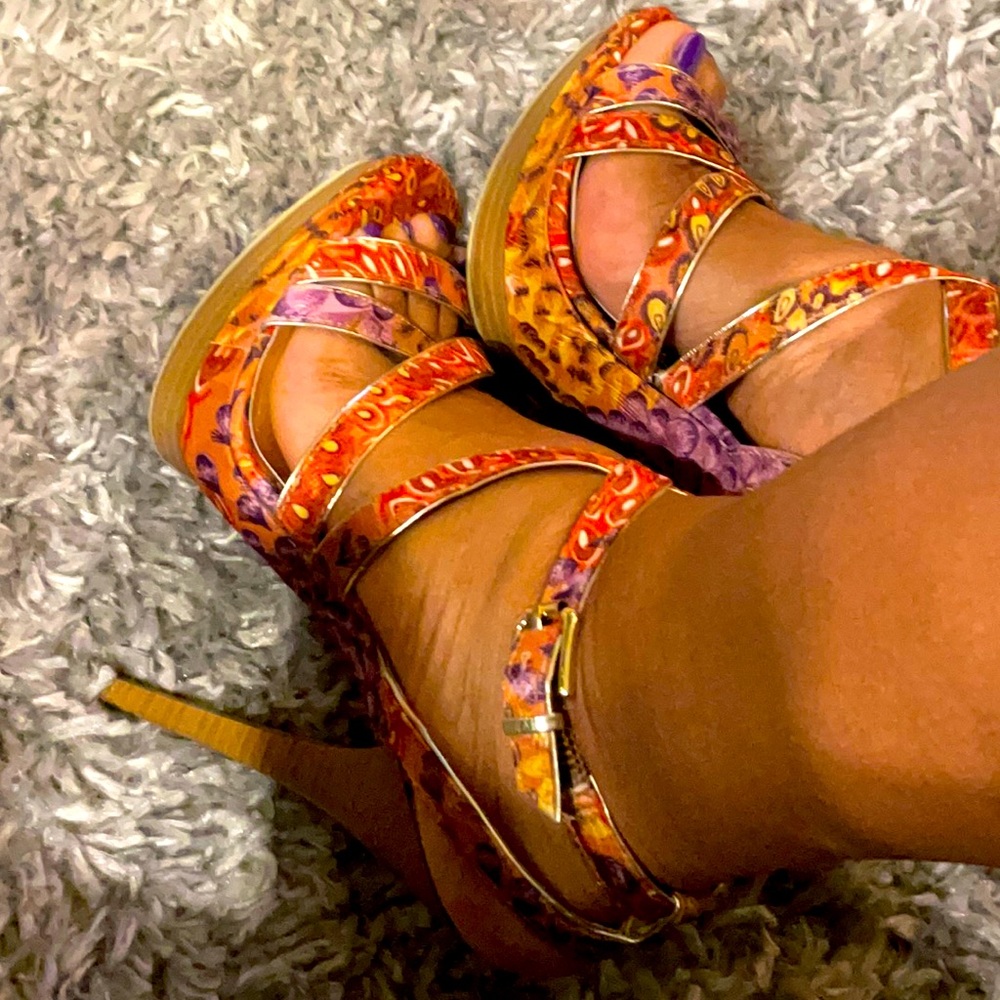 🌸🌺Multicolor Platform Heels🌺🌸 - Picture 4 of 9